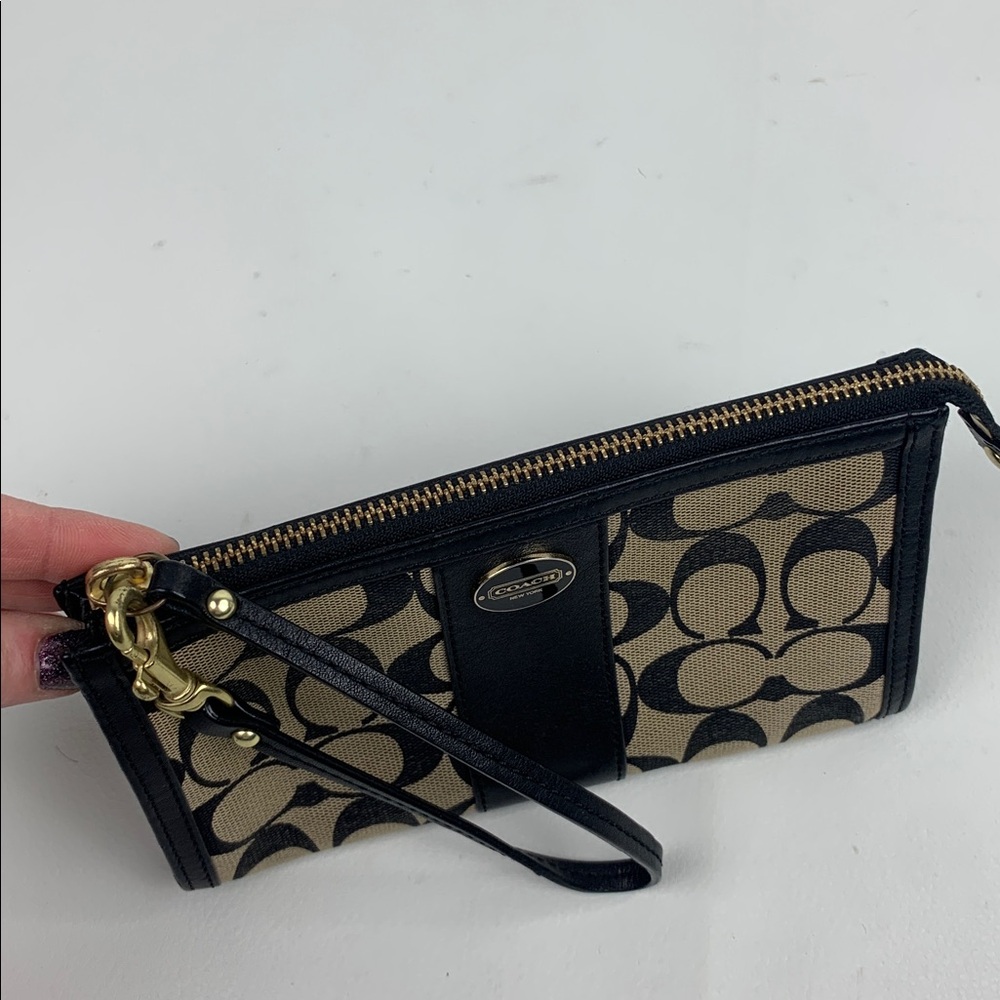 Coach Signature Jacquard Black and Tan Wristlet wallet Gold zipper Pockets EUC - Picture 3 of 15